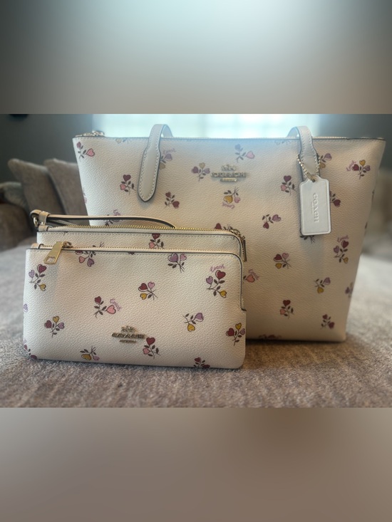 Coach Handbags - NWT Coach Fiona Tote Bag With Heart Print In Chalk Multi With Matching Wallet.
